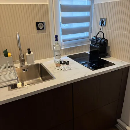 élégant T2 Sur Cour Goncourt París